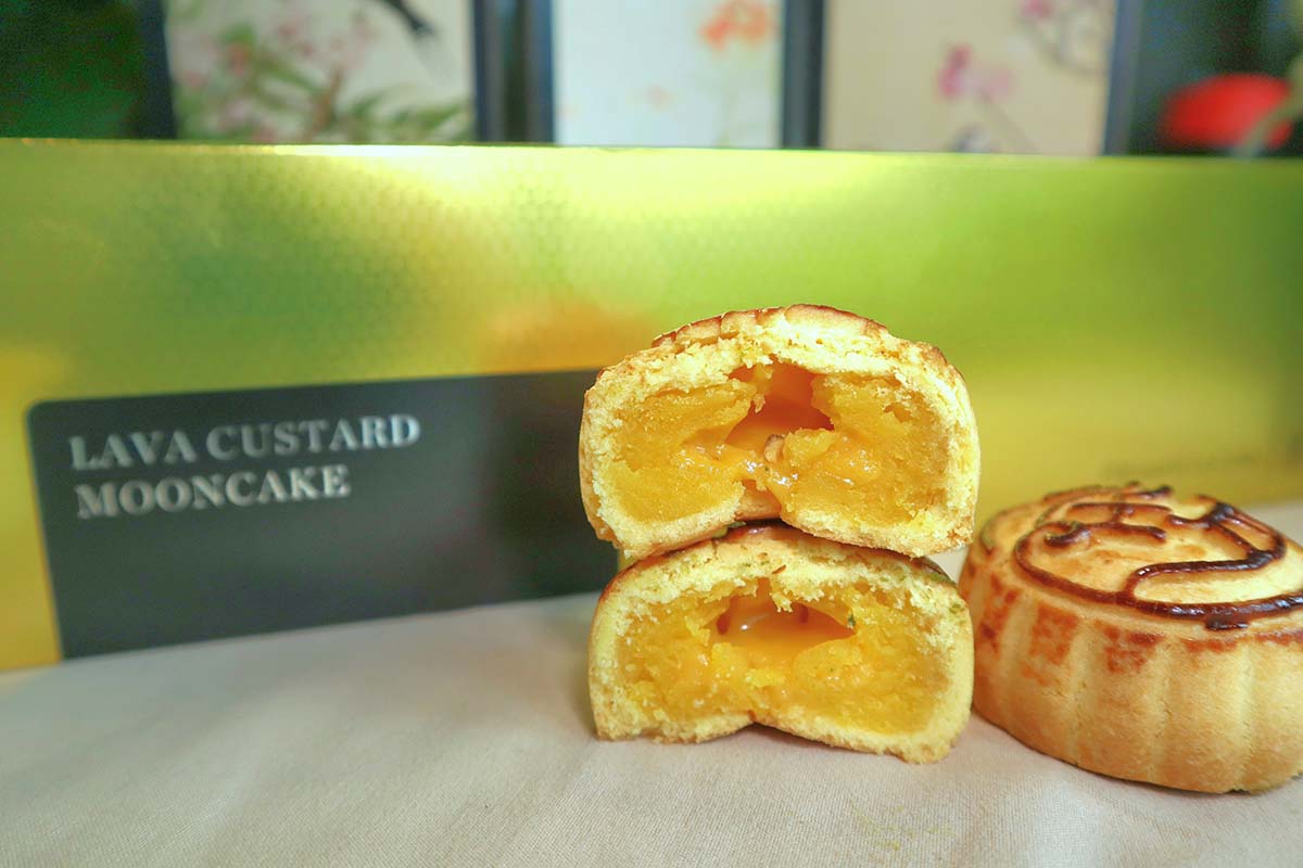mooncake 2025 - la lune custard lava
