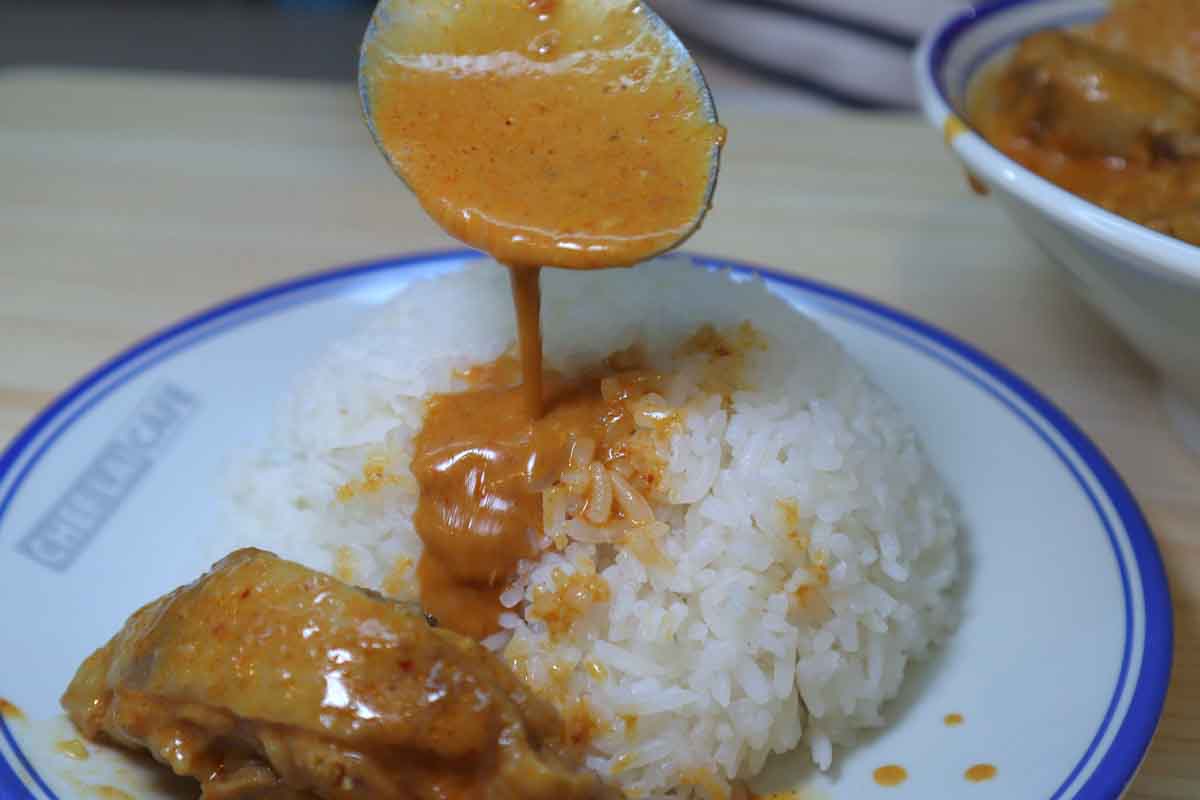 Chef Lai's Cafe - curry chicken rice gravy on rice