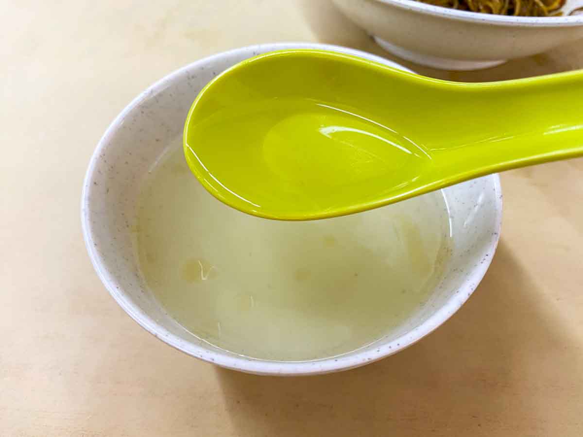 sen gen wanton mee - soup closeup