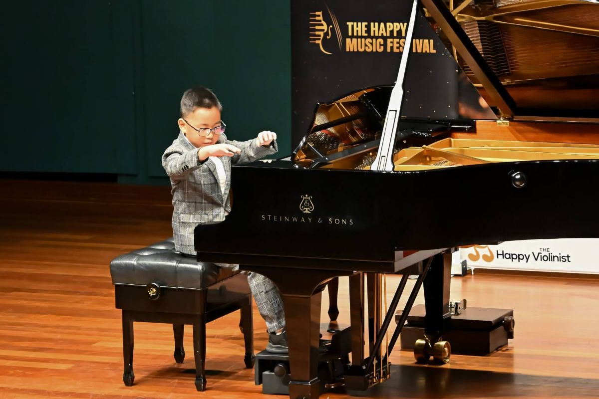 Best Piano Lesson in Singapore - Child Playing Piano