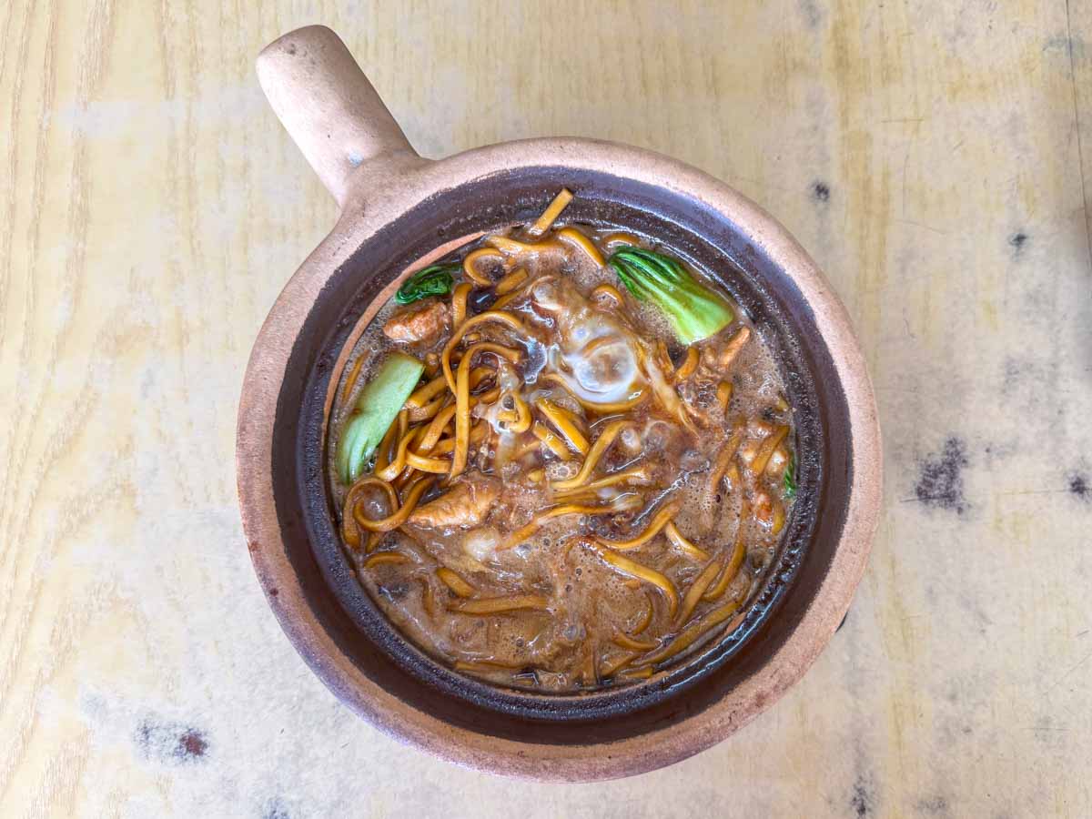 sin heng claypot bak koot teh - claypot noodles