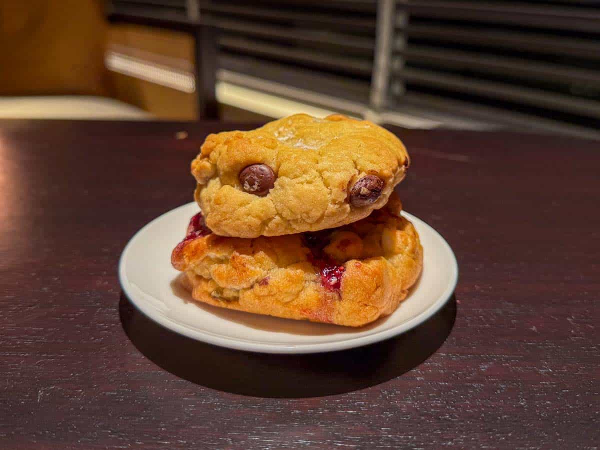 the campus ampang - it's chunky sea salt chocolate & raspberry white chocolate