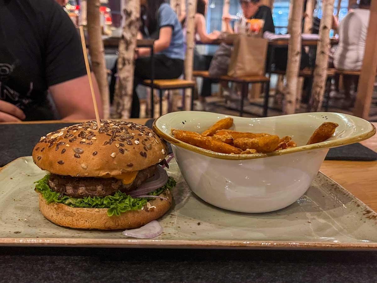 vivocity - servus burger