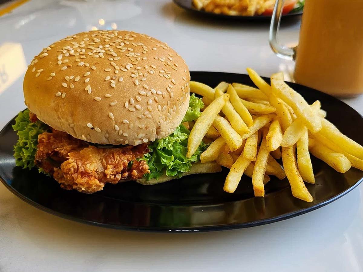 Asli Bites - Zinger burger