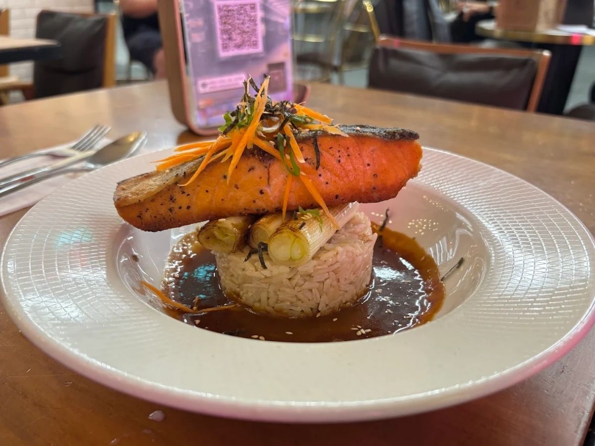 Cafe De Muse - salmon dish