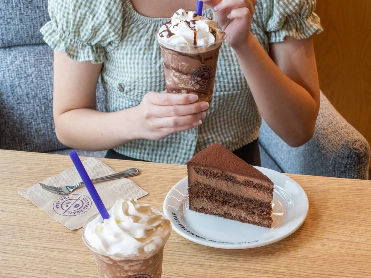 The Coffee Bean & Tea Leaf - cakes and drinks
