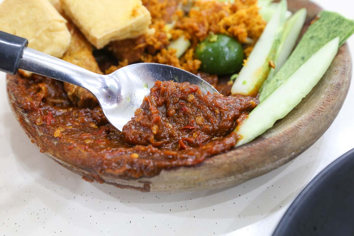 pondol timur - sambal closeup