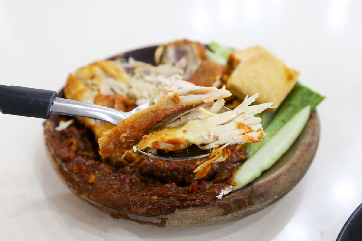 pondol timur - chicken closeup 2