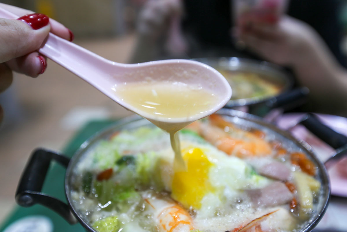zi bu yang sheng - broth upclose