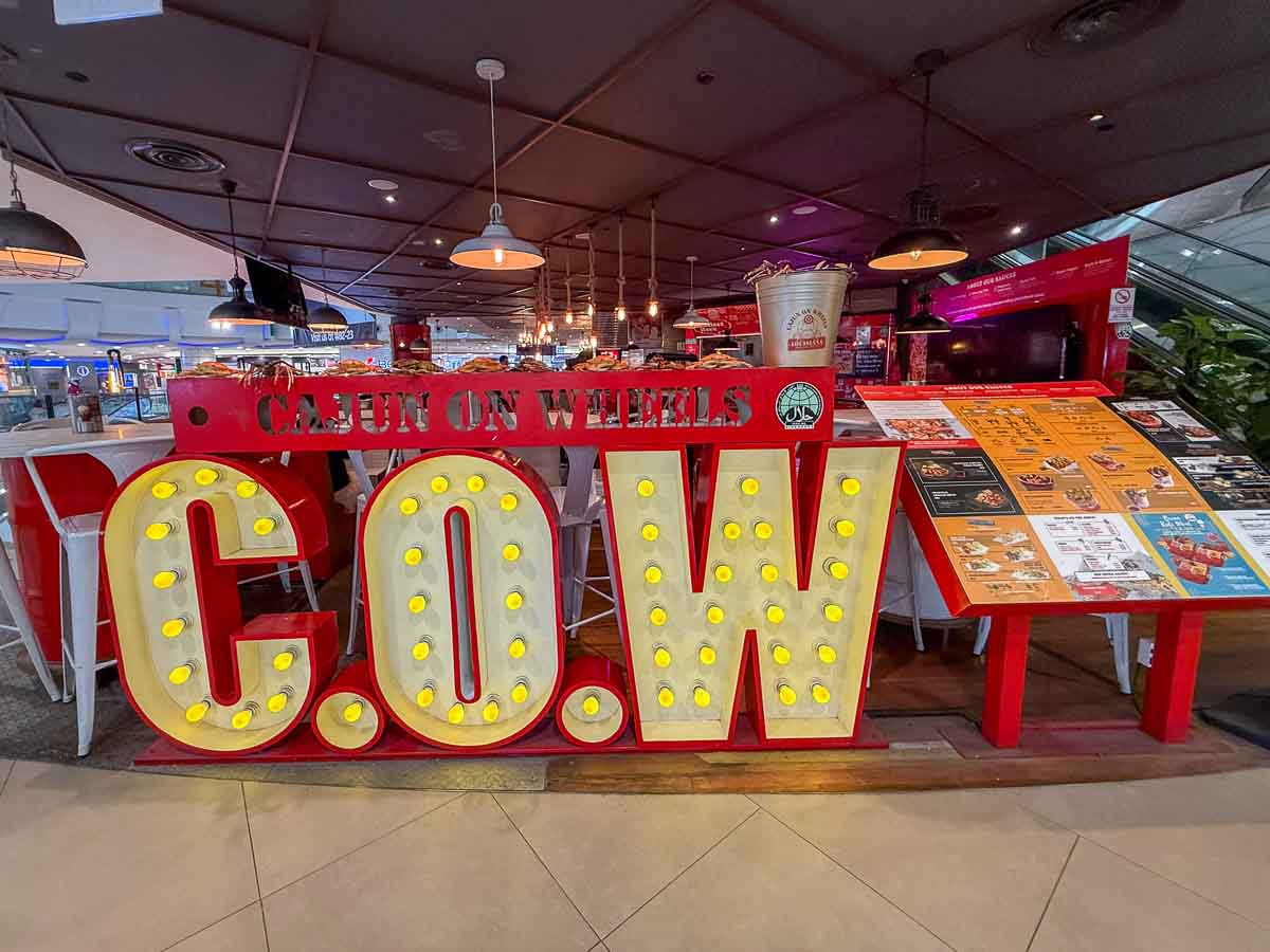 dhoby ghaut food guide - cajun on wheels storefront