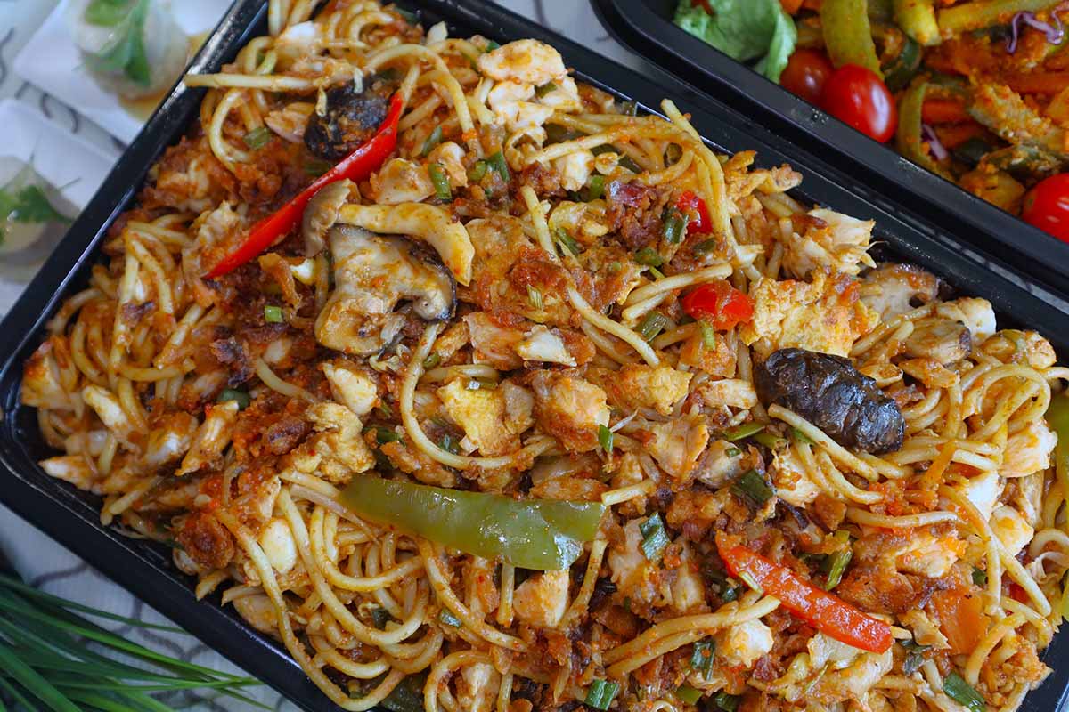 best catering - How's wok fried chilli crab pasta