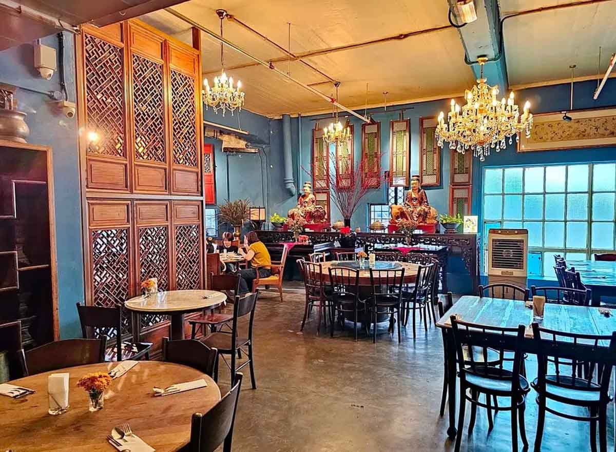 Precious Old China - Interior
