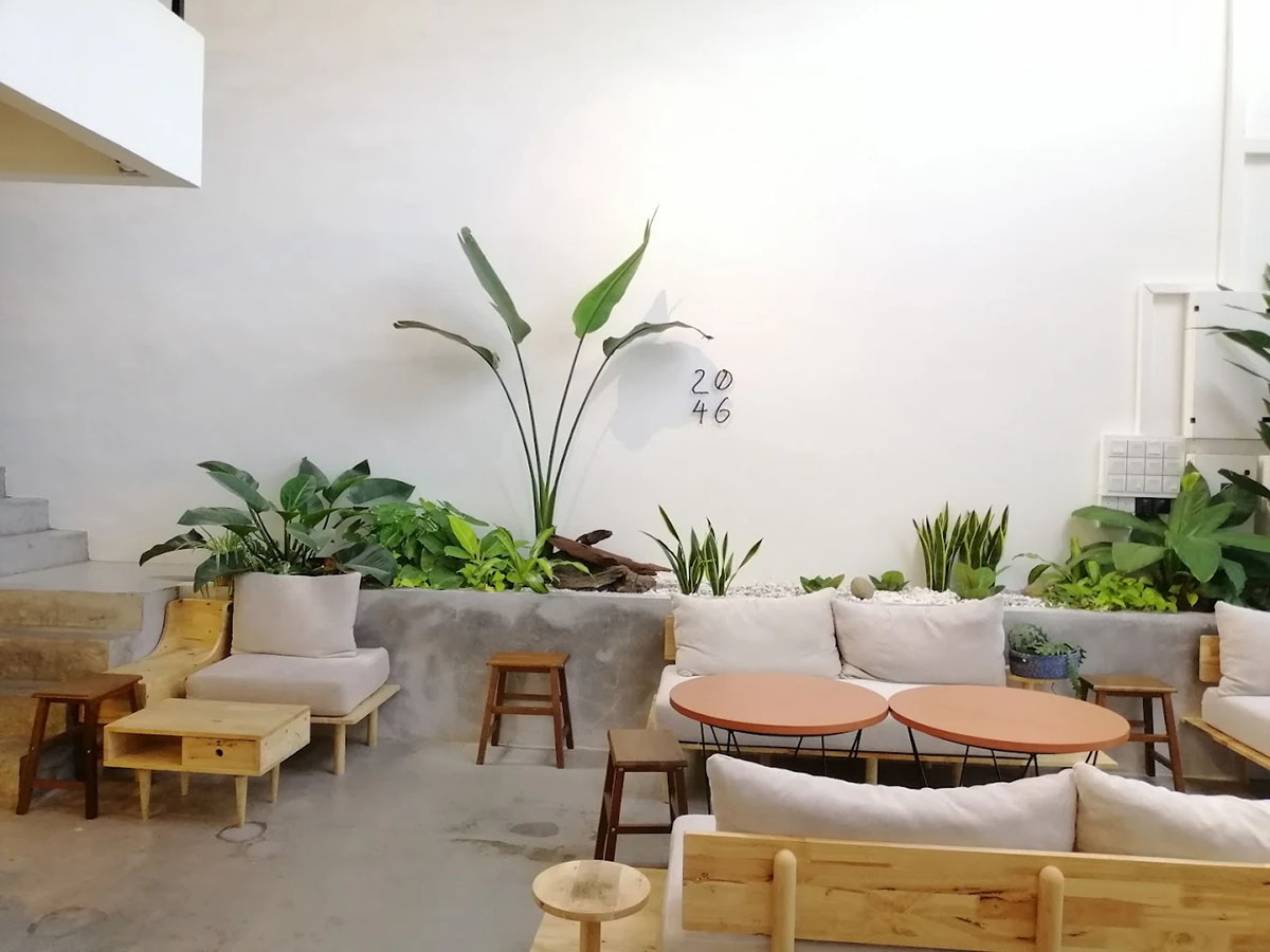 2046 Cafe - Interior