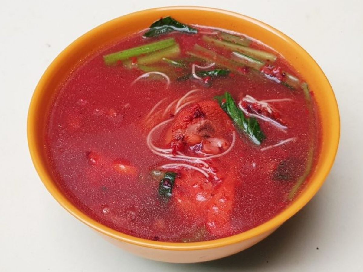 qiu rong ban mian - chicken mee suah with red wine