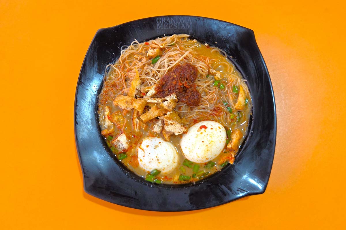 mee siam spots - grandma mee siam closeup