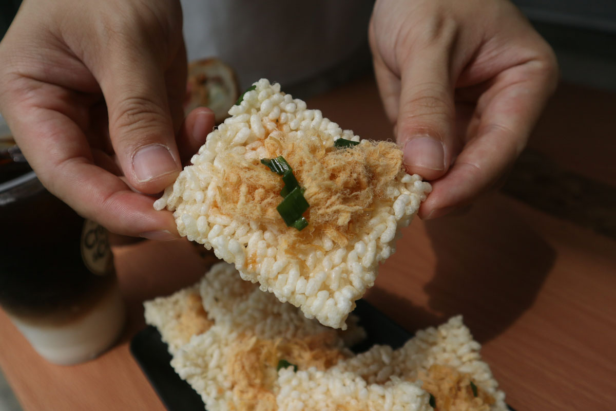 crunch n cups - rice crackers closeup