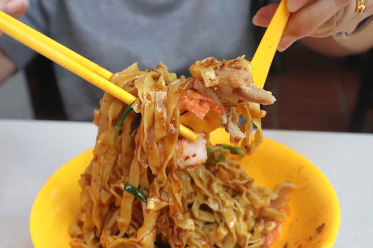 no name prawn mee - tossed noodles