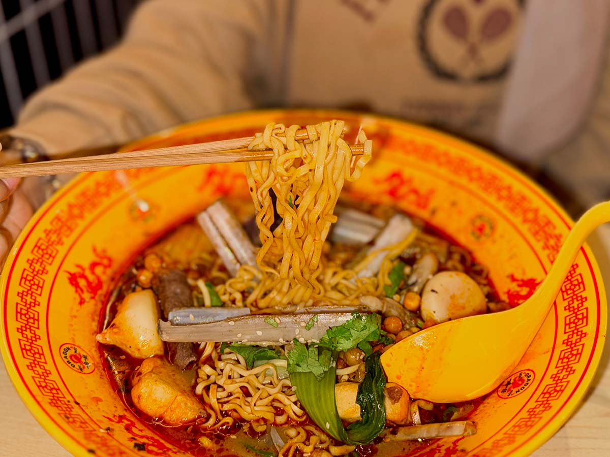 Dragon Hot Pot - Noodles & broth