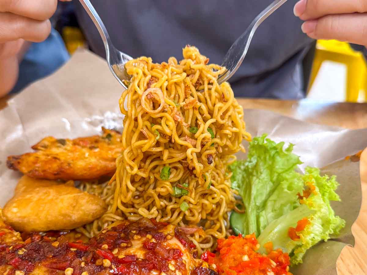 palapa indonesian fast food - indomie goreng