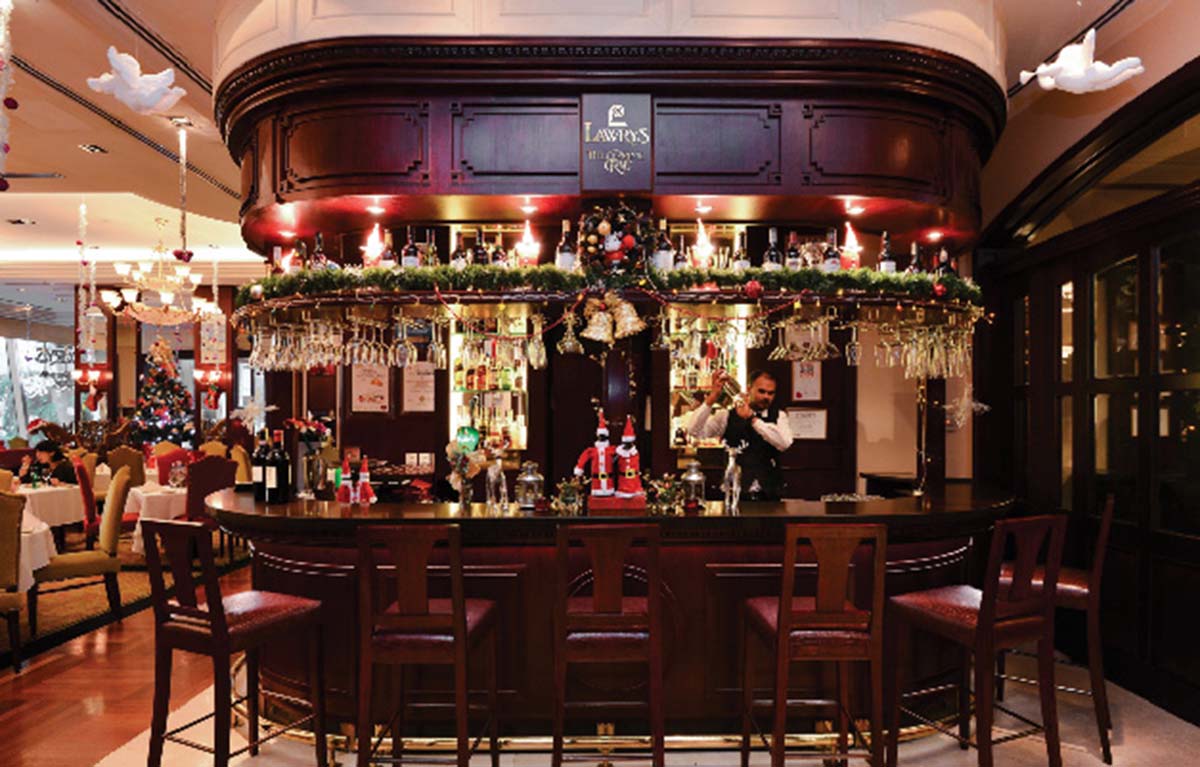 best restaurants Christmas - Lawry's interior