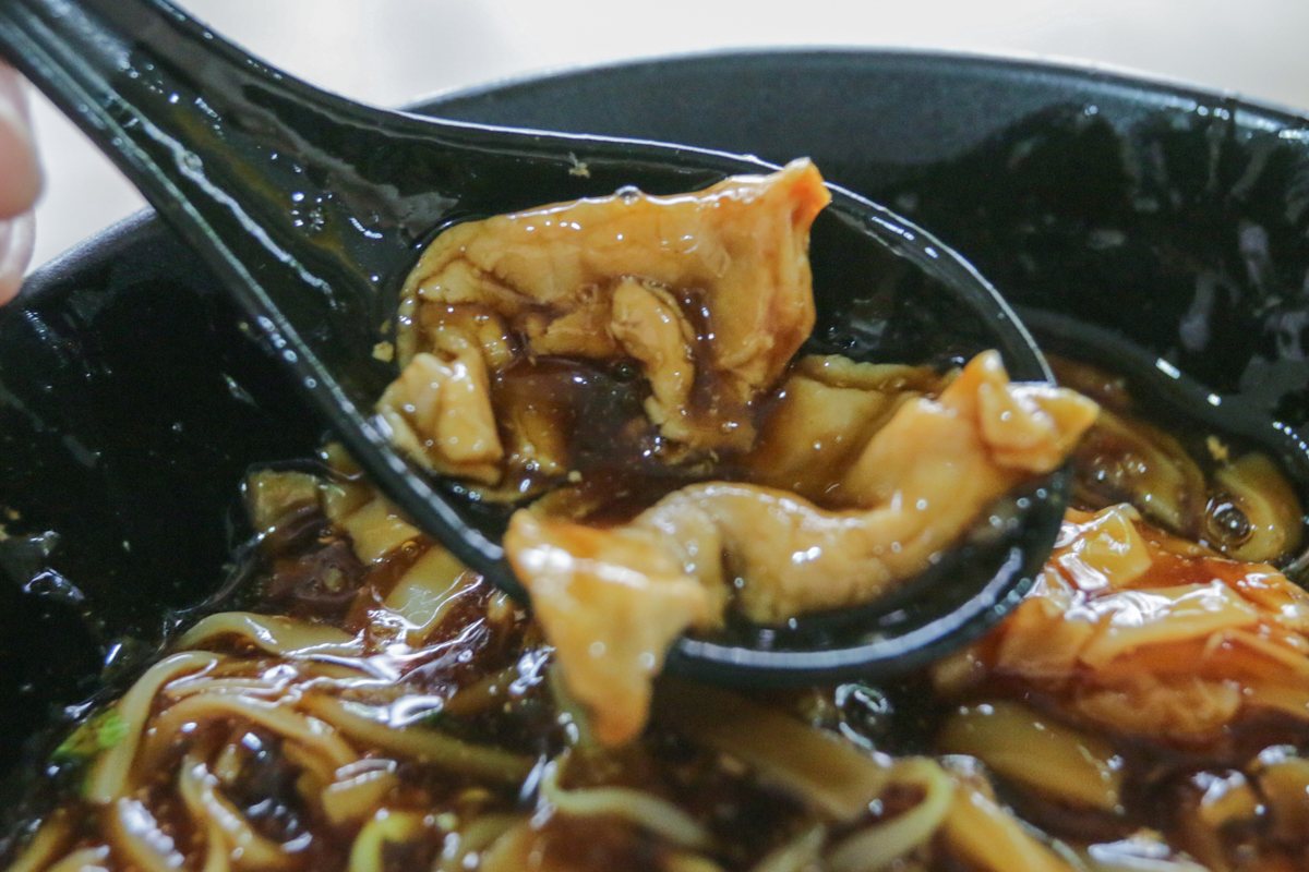 838 Beef Noodles - beef slices with gravy