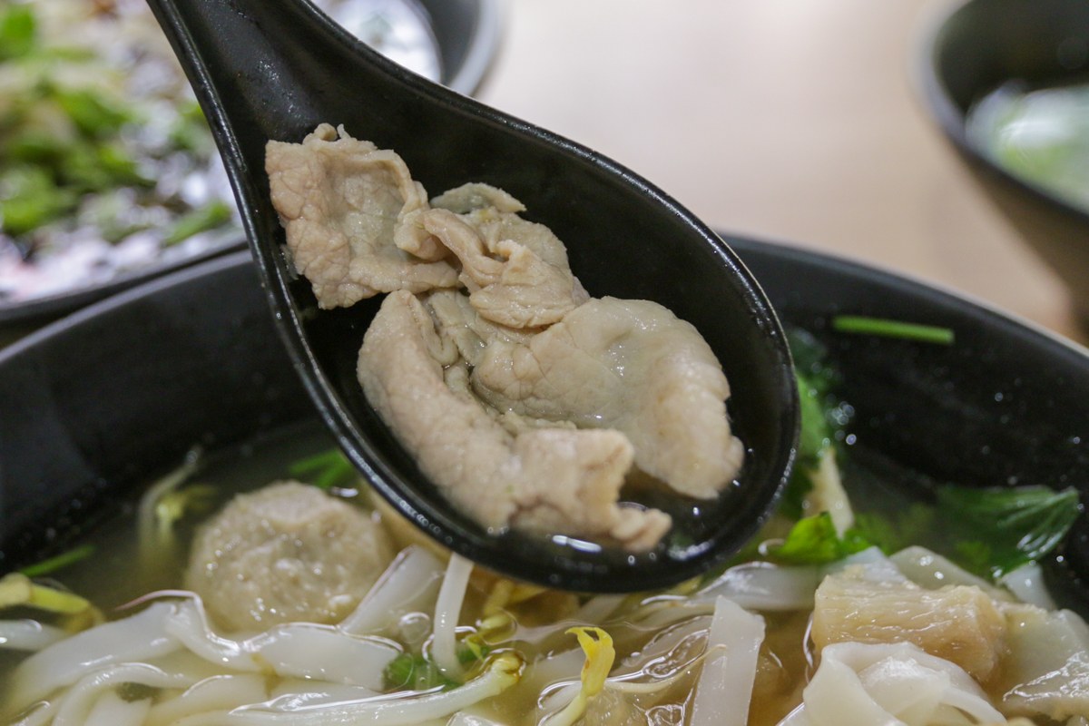 838 Beef Noodles - beef slices with soup