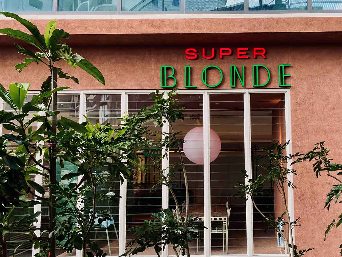 Super Blonde - Storefront