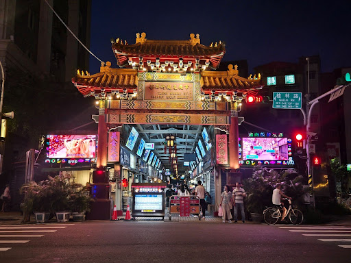 taiwan - night market entrance
