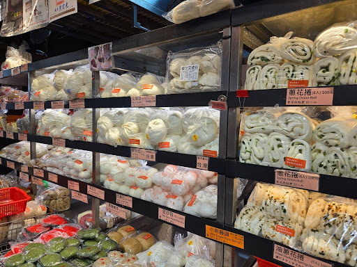 taiwan - bread on shelves