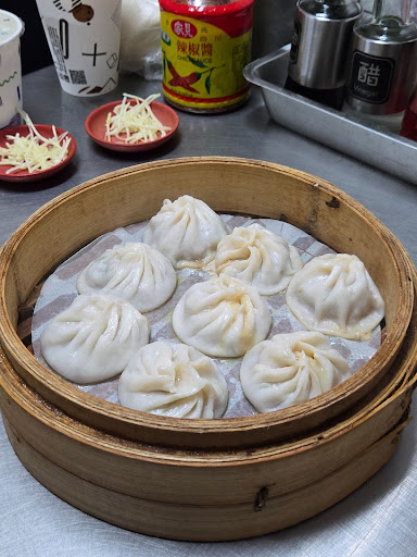 taiwan - dumplings in basket