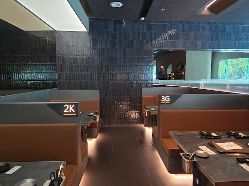 taiwan - restaurant seating