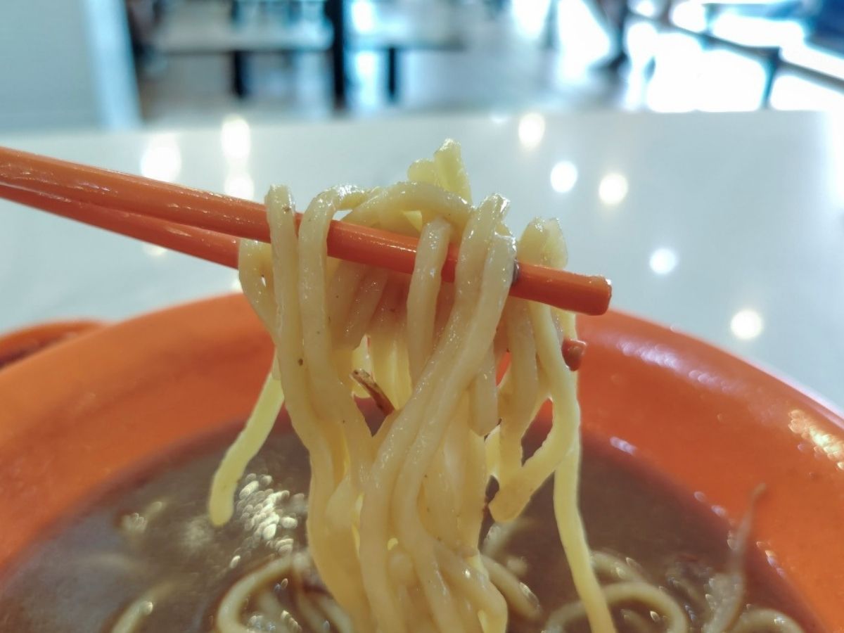 Middle Road Pork Ribs Prawn Mee - yellow noodles