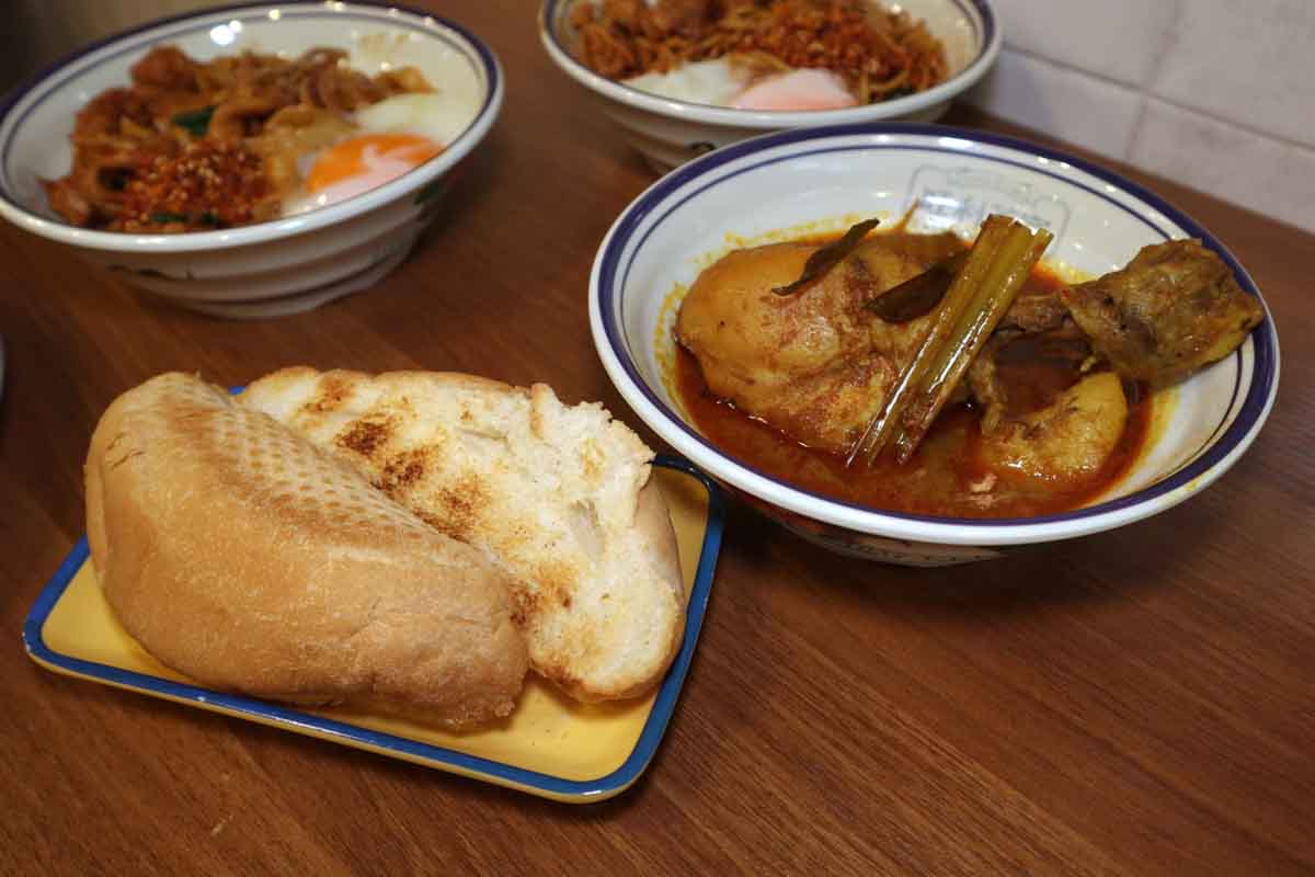 wanglee cafe - chicken curry new item