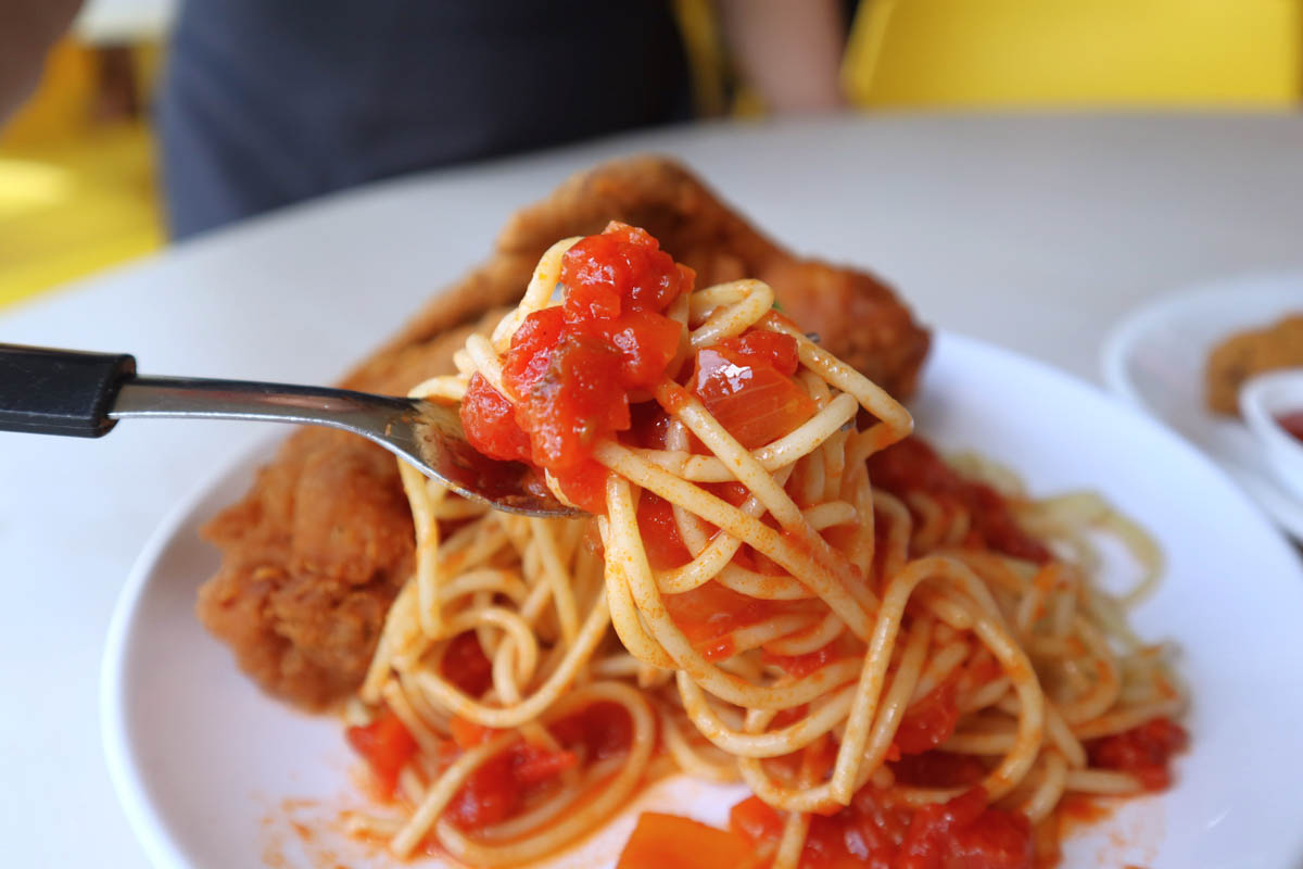 OMG Fried chicken - spaghetti closeup