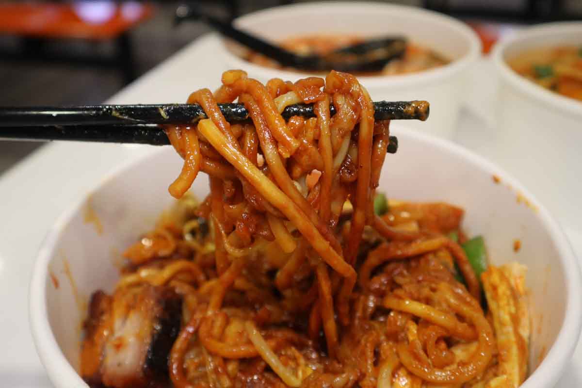 dry curry mee closeup