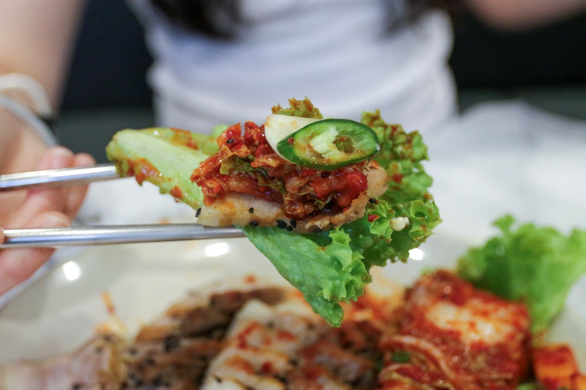 Obongzip opening - bundle of pork belly with lettuce Obongzip opening - bundle of pork belly with lettuce