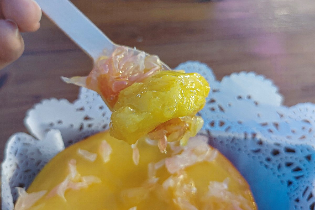 Yishun MRT Trade Fair - mango pomelo