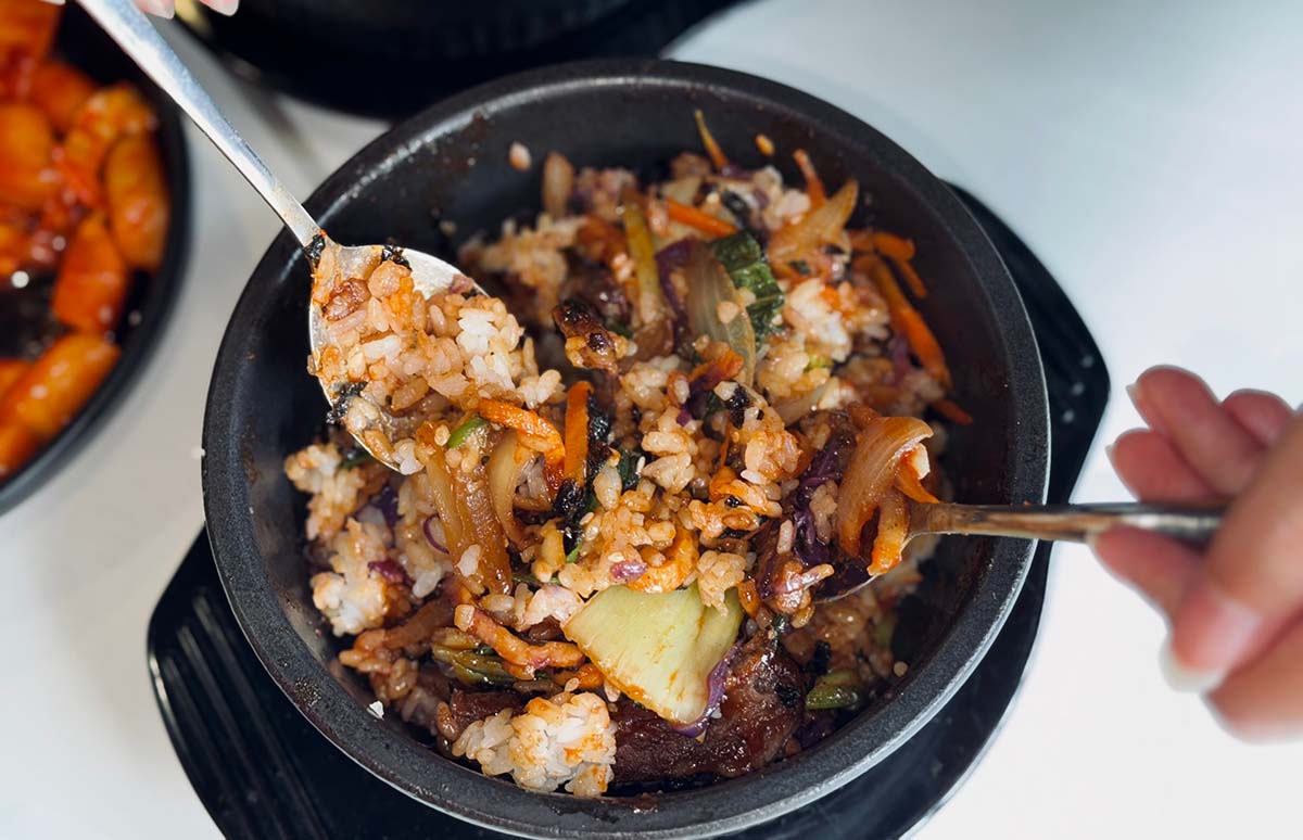 A Jeo Ssi Kimchi Ramen - Mixing bibimbap