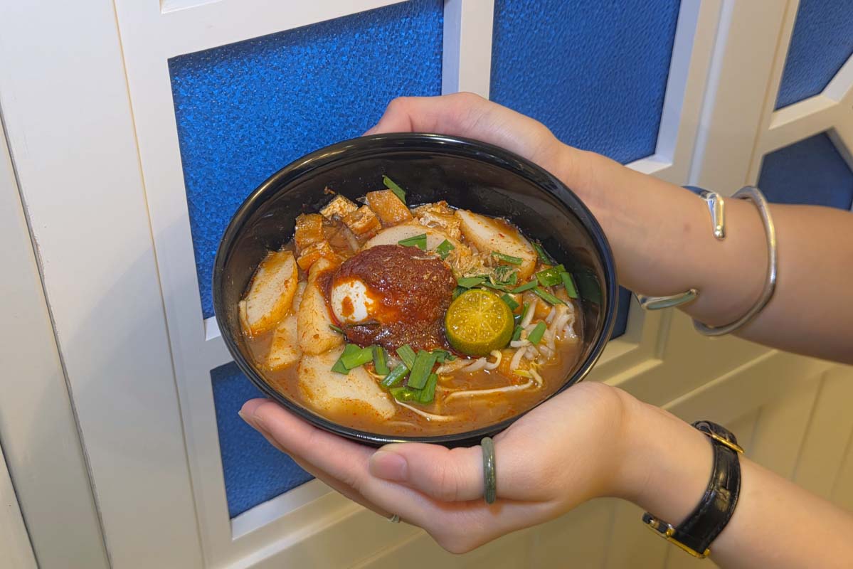 nya nya - mee siam