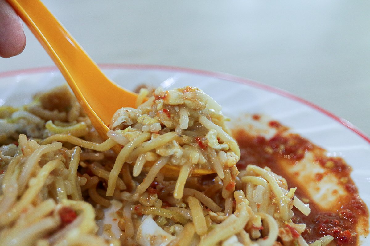 Bedok 69 Fried Hokkien Mee - spoonful of noodles