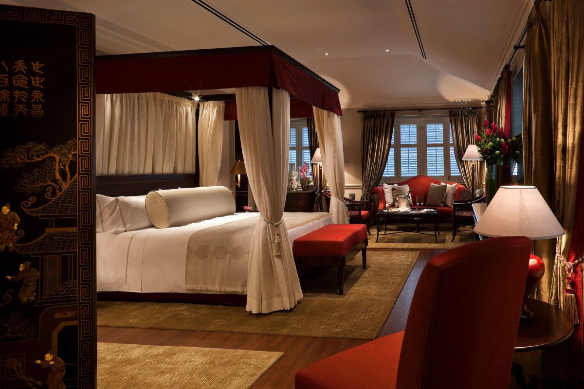 Hotel - Largest Rooms - Colonial Manor 1b