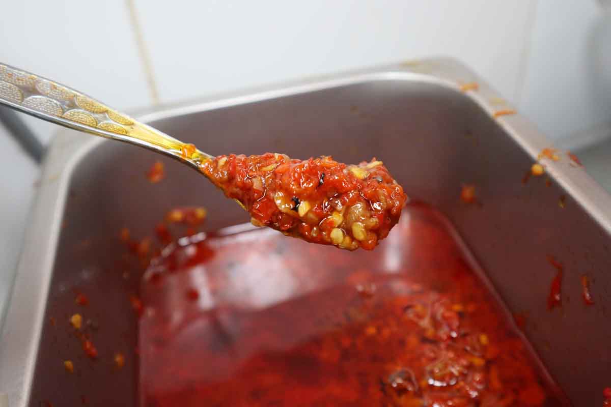 canton steamed rice - homemade chilli closeup