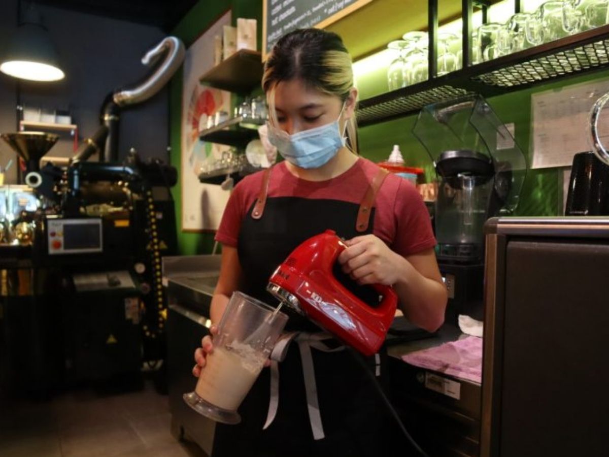 Le Cafe Vie5 - staff member