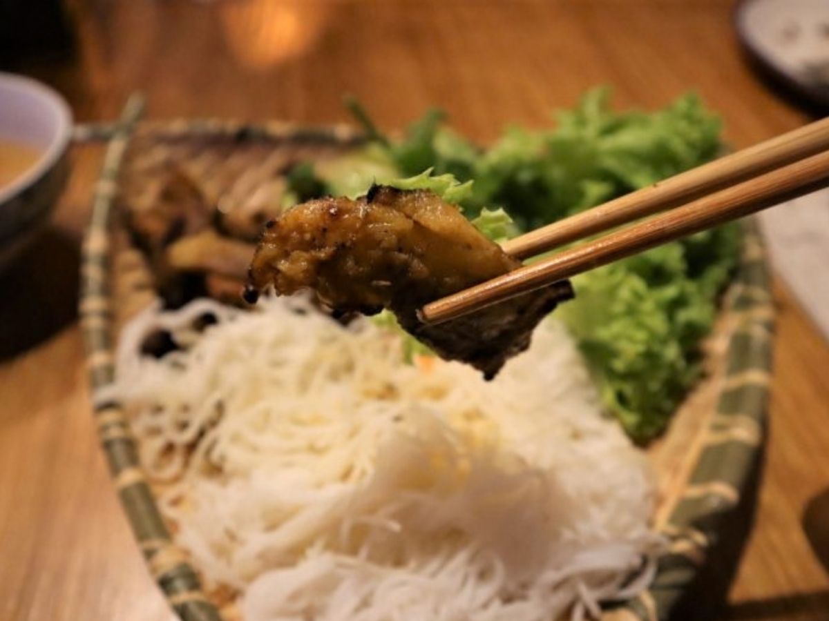Le Cafe Vie5 - grilled pork noodle meat