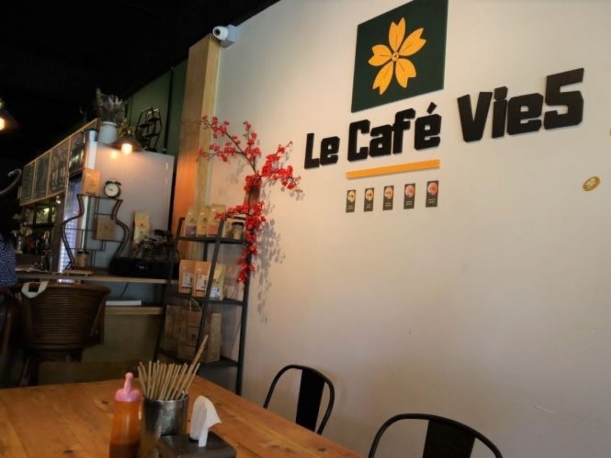 Le Cafe Vie5 - interior wall