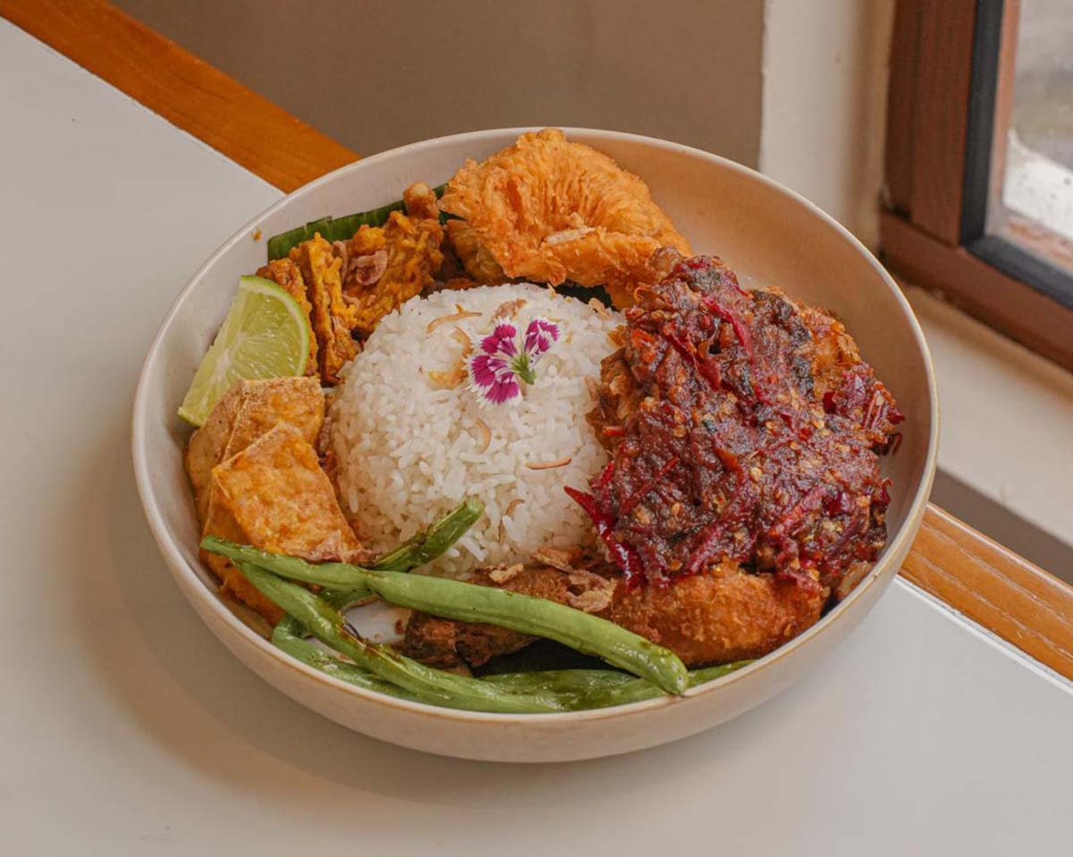 Nimmies Pastry Cafe - Ayam gepuk