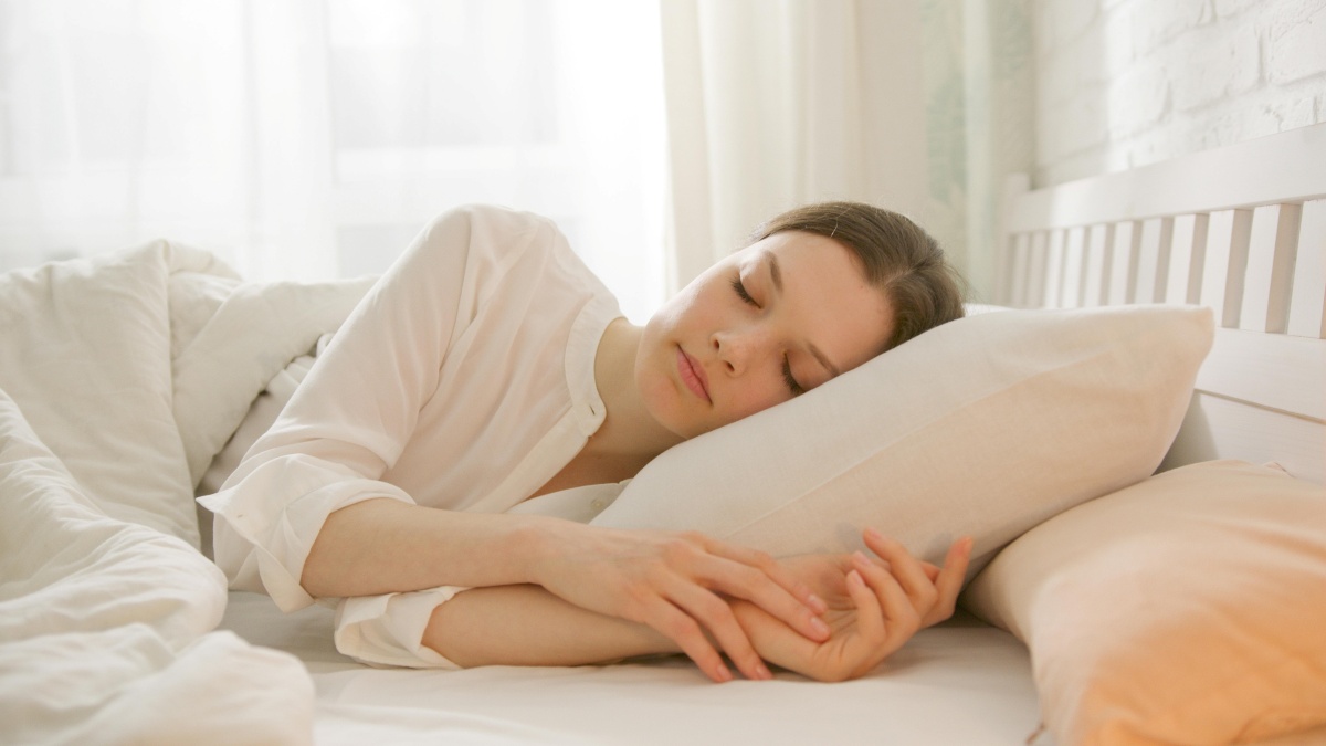How to choose - mattress - woman sleeping