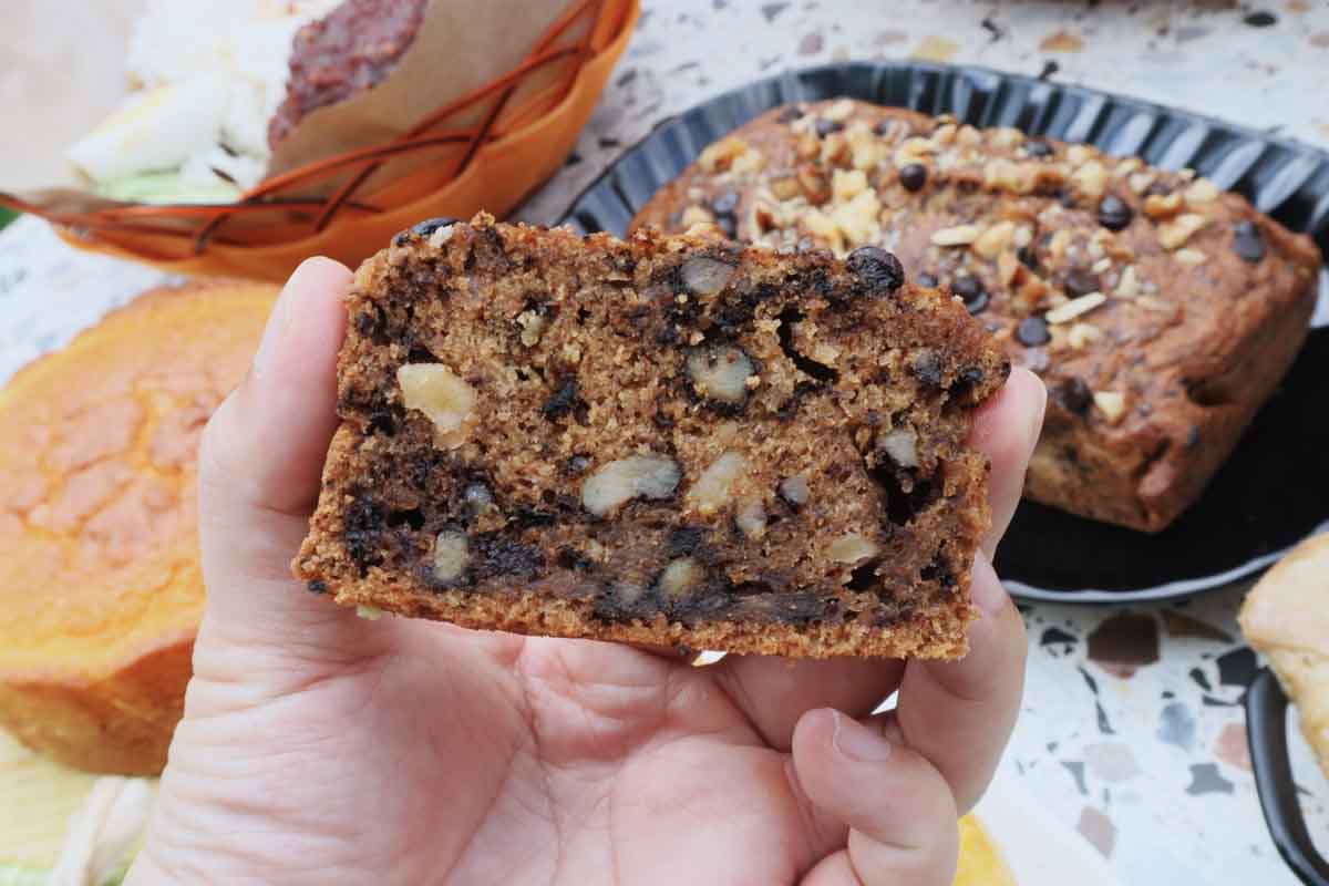 WonderLicious Kopi - banana chocolate cake