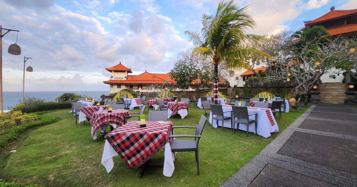 hilton - garden dining setting