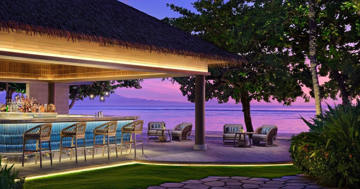 westin - beachfront bar